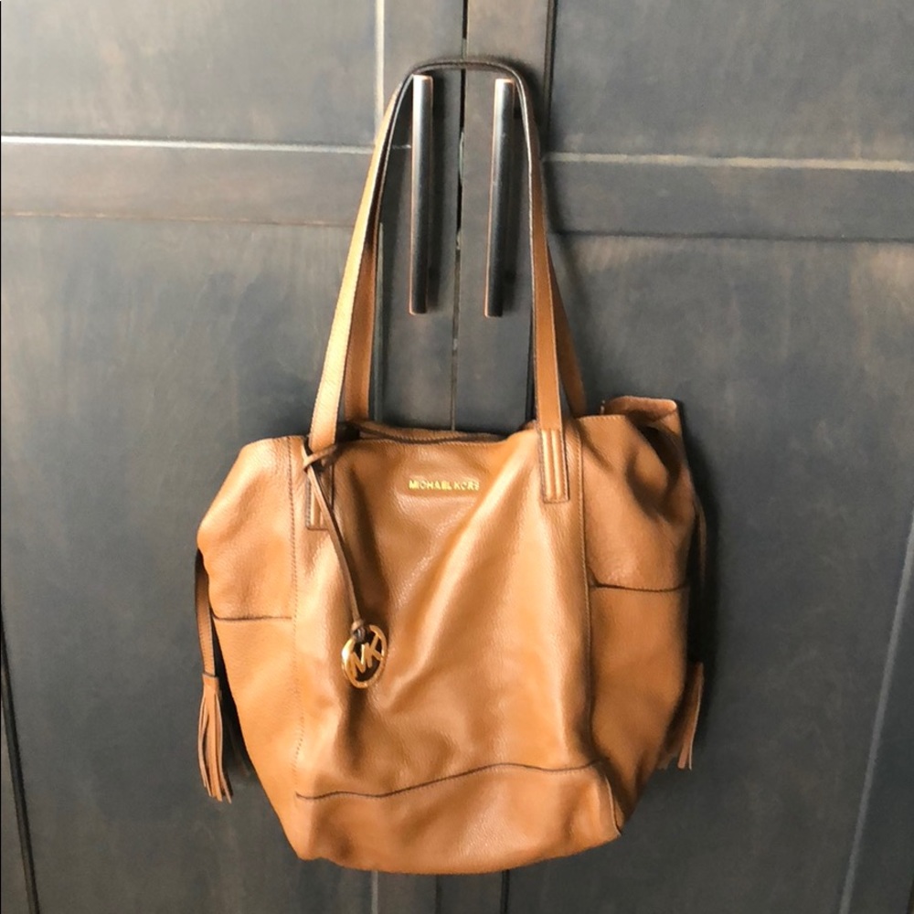 MK brown lg leather bag w/ detachable bag